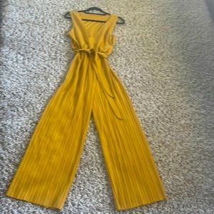 Sleeveless romper wide leg